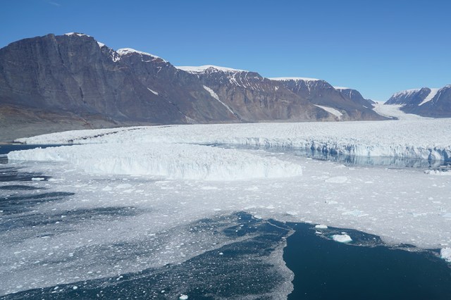 Greenland-Tsunami-Fractured-Glacier