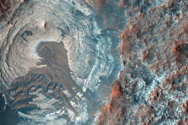 2. gale crater-bedrock with halos