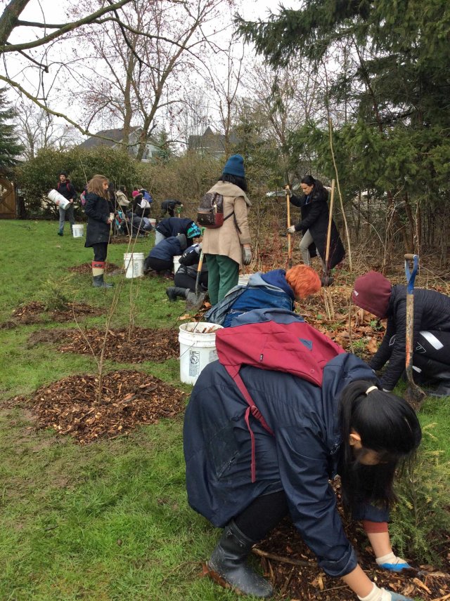 SchoolKidsPlanting-ASCrookesPark