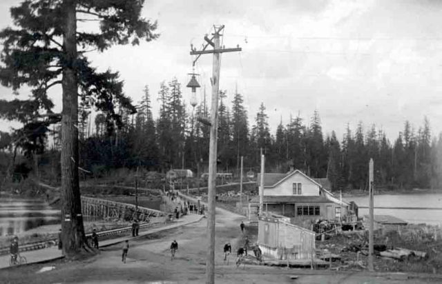 GeorgiaSt Entrance StanleyPark-bigfir-1894